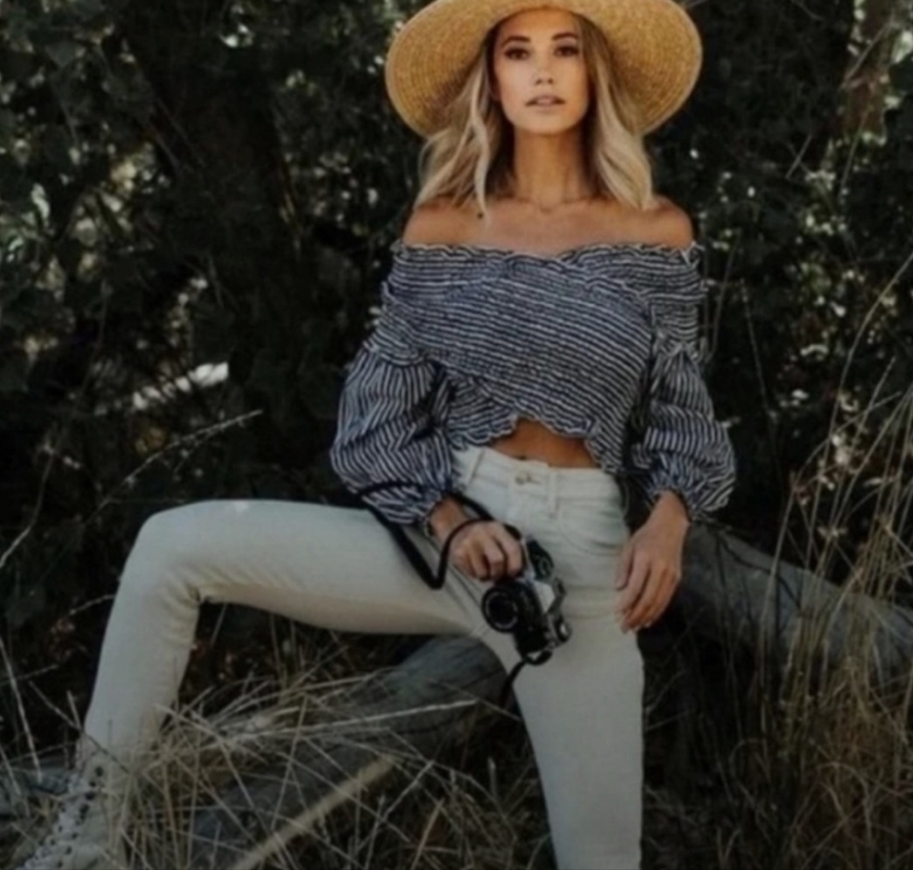 Zara Black and White Off-Shoulder Blouse Size M